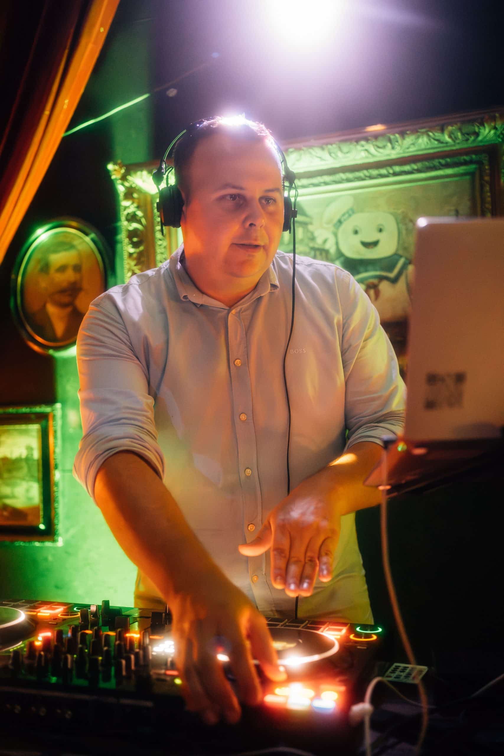 Hochzeits- und Event DJ Chris Migge im Einsatz. Zum ersten mal im Gare du Neuss